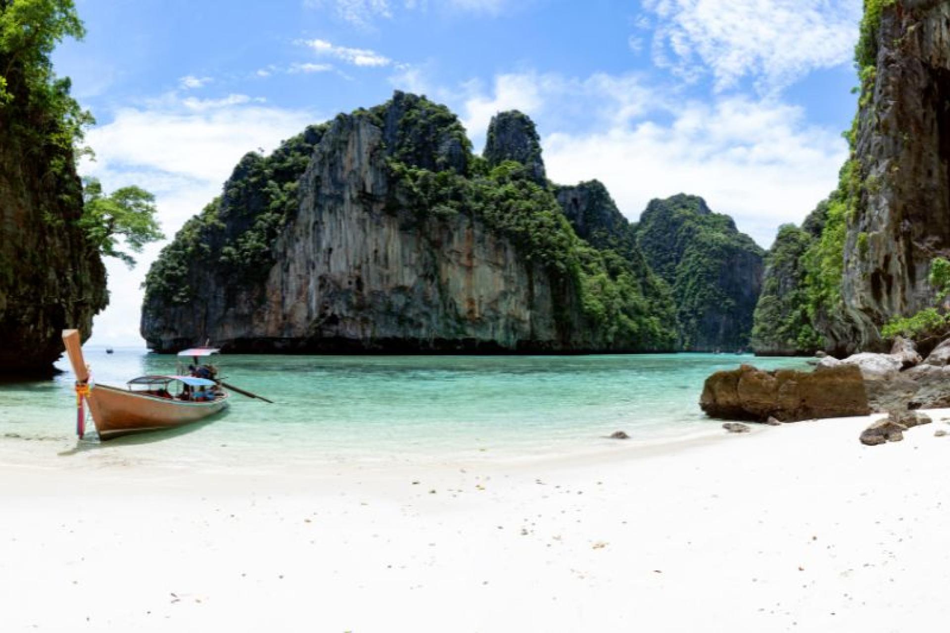 If you only have one day to visit the legendary Phi Phi Islands, don worry